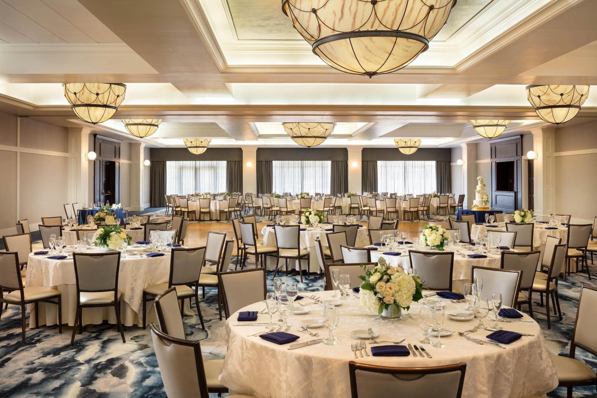 Four Points By Sheraton Norwood Conference Center Екстериор снимка