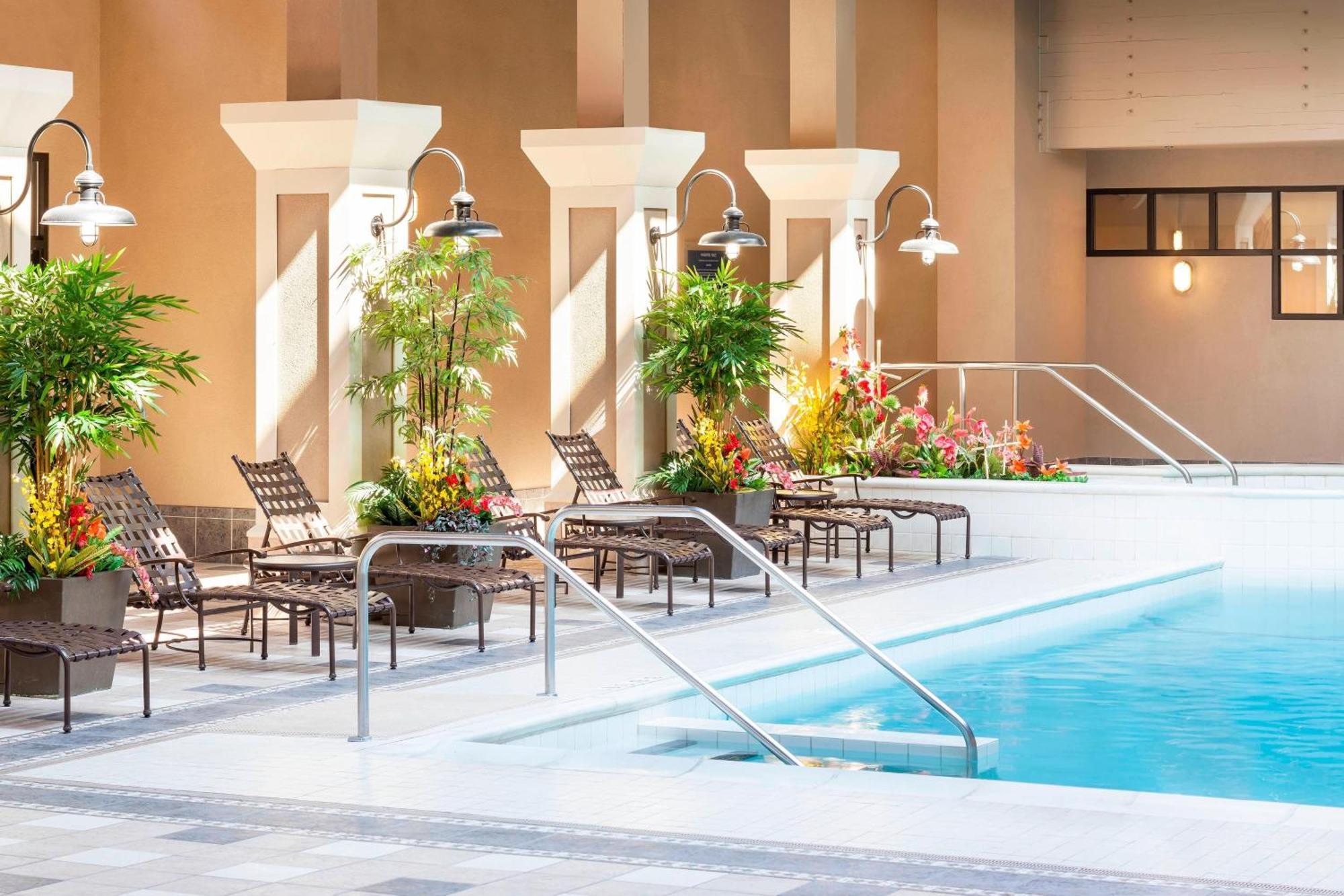 Four Points By Sheraton Norwood Conference Center Екстериор снимка