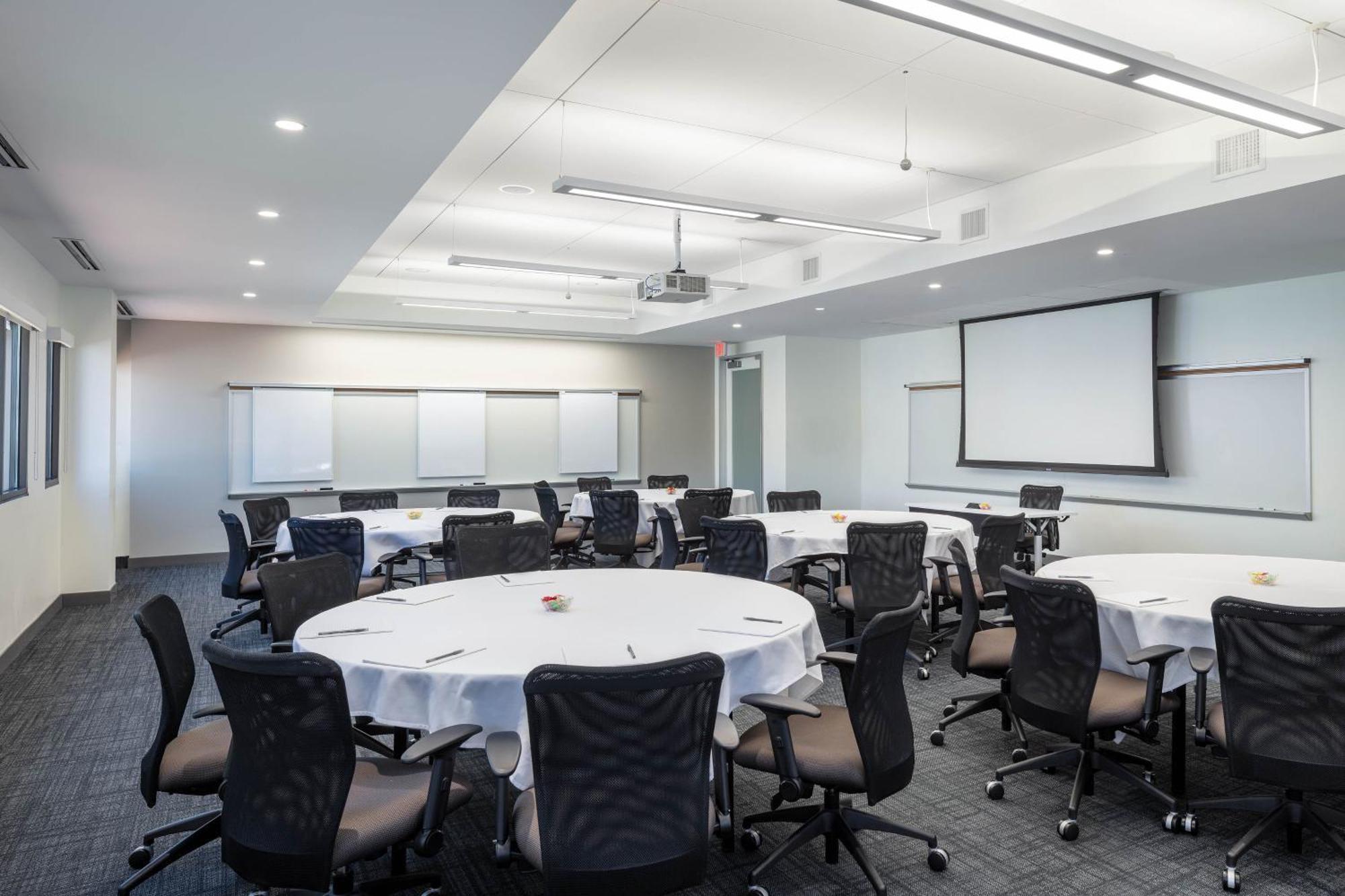 Four Points By Sheraton Norwood Conference Center Екстериор снимка
