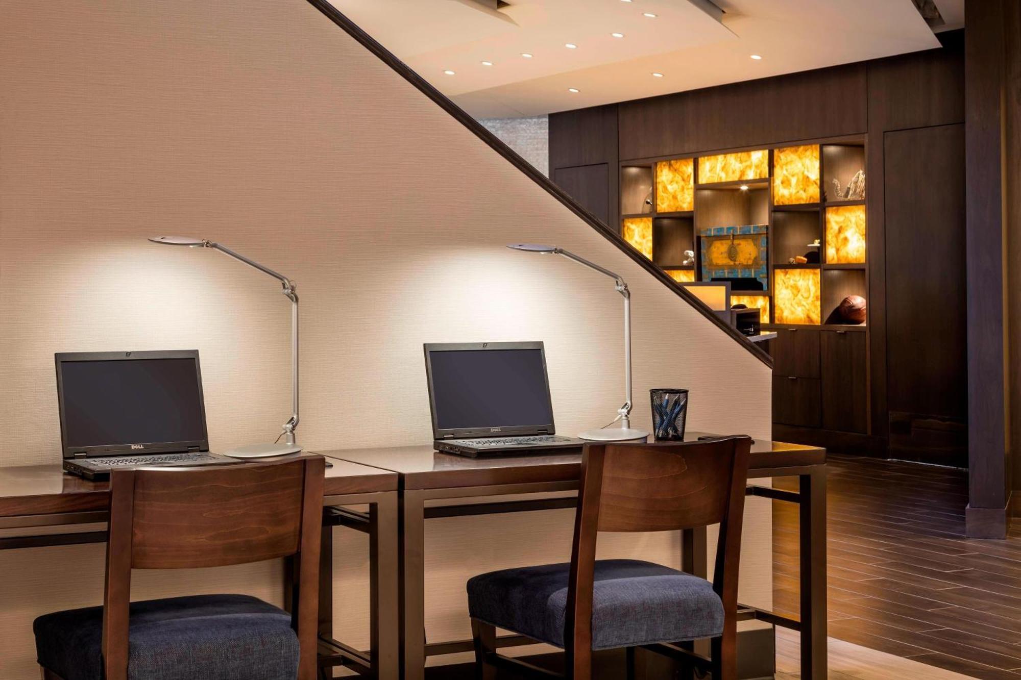 Four Points By Sheraton Norwood Conference Center Екстериор снимка
