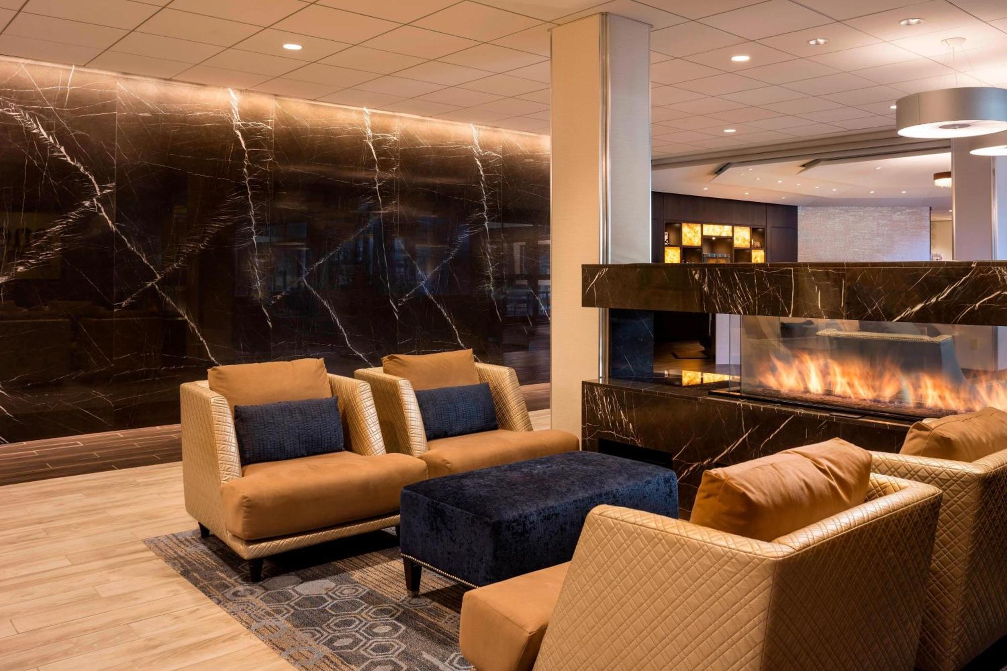 Four Points By Sheraton Norwood Conference Center Екстериор снимка