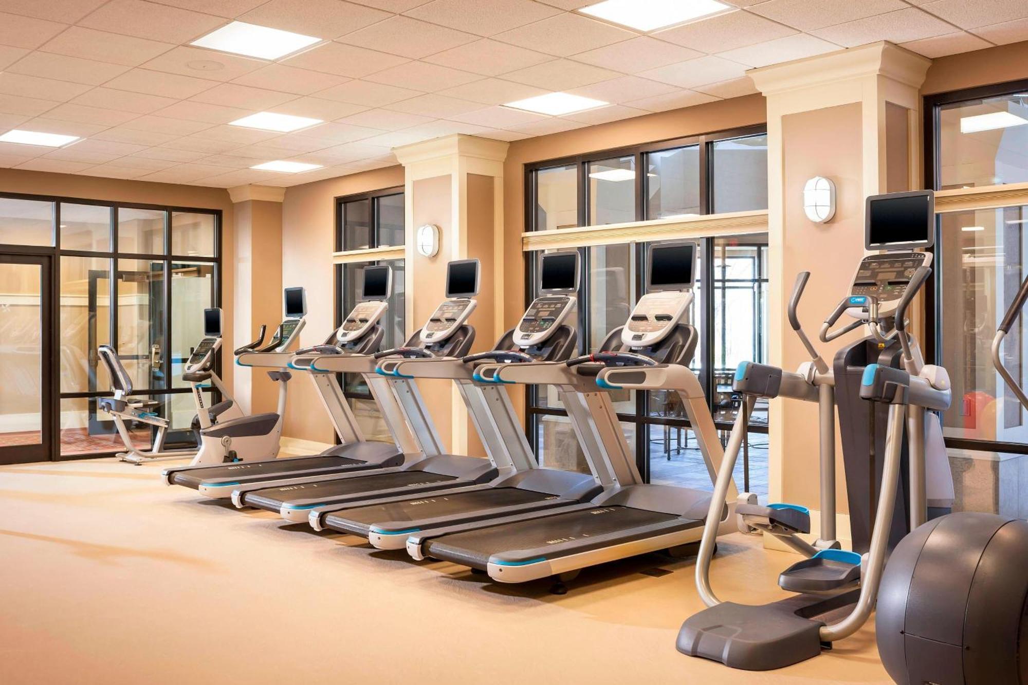 Four Points By Sheraton Norwood Conference Center Екстериор снимка